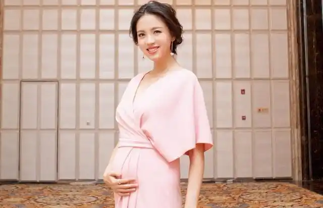 那时候,老有网友说baby生子有点不真实,"除了肚子大点之外,看不出怀孕