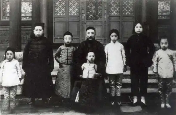 张作霖罕见家族照,竟没拍过一张全家福?