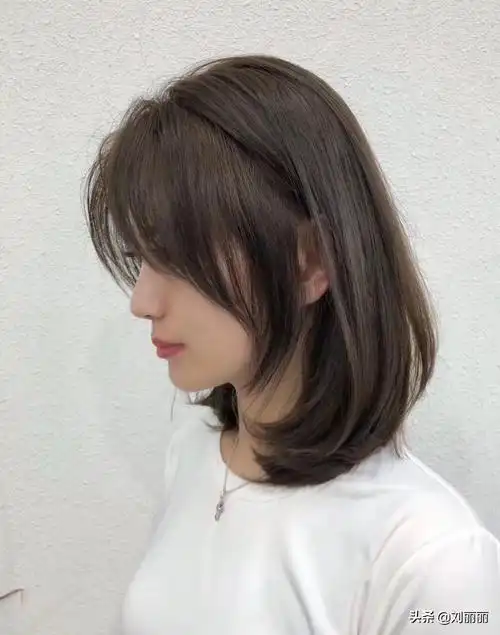 "锁骨发"发型19款,一看就很喜欢,瘦脸时尚不夸张