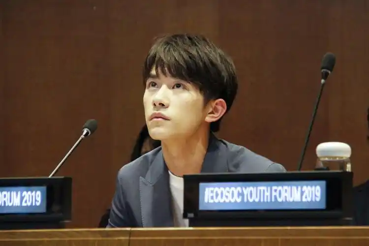 世卫组织中国健康特使易烊千玺为促进青少年健康发声_联合国