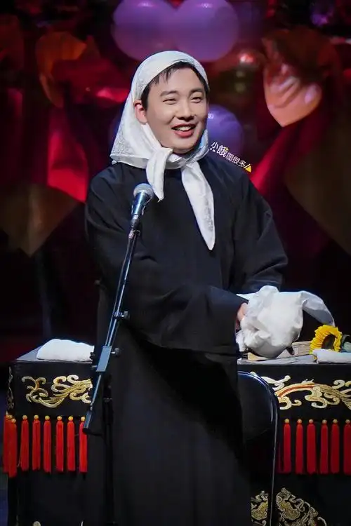 德云社封箱##郭麒麟终于穿大褂了