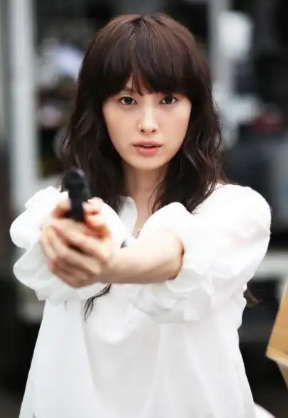 而且老婆还是和李钟硕入伍前拍的那个姐弟恋系的李娜英儿子都快5岁了