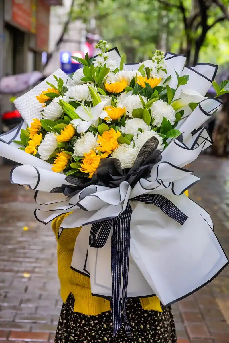 怀念逝去的珍惜现存的热爱生活从现在开始清明节菊花花束花篮