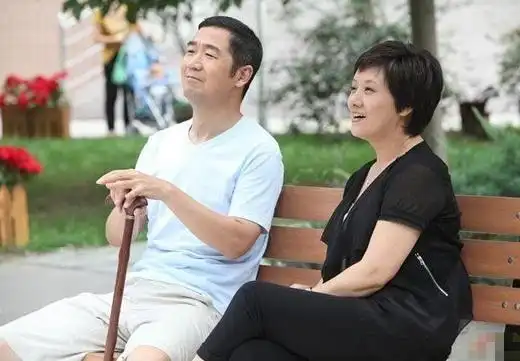 邓婕养女童年照她最后悔这辈子没有生育孩子