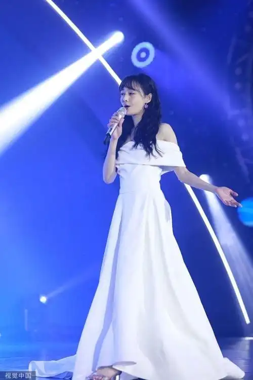 郑爽一字带凉鞋 李一桐一字带凉鞋女孩图片 - 头像站