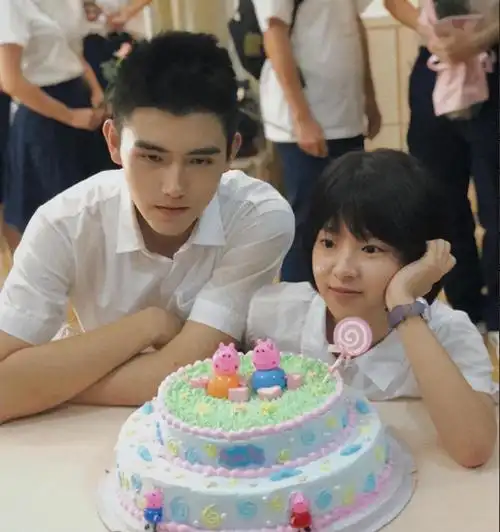 回顾长得又老又幼的女星周冬雨身材干瘦卜冠今老态却屡演少女