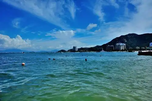 探访巽寮湾景区海水清澈沙滩细白是当地旅游度假首选