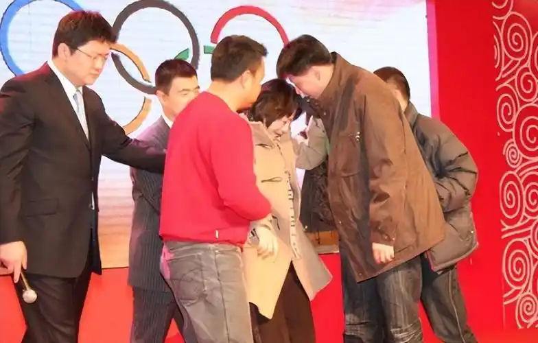 回顾张斌婚内出轨同事程雨涵并生下一子如今两人过得怎样了