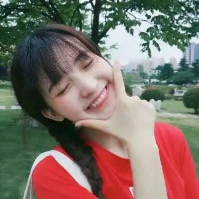 手托着下巴的女生头像