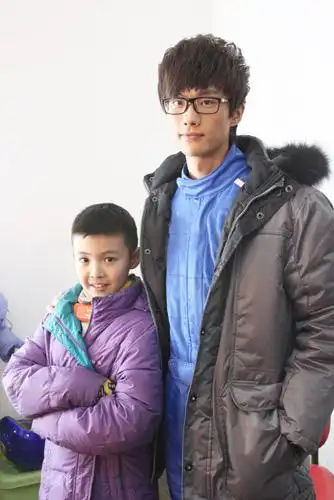 许嵩开年"触电" 与杨幂戚薇首战大银幕