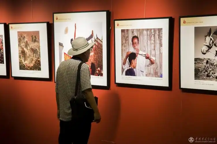 全国纪实摄影十年精品展暨第七届全国农民摄影大展亮相中国摄影展览馆