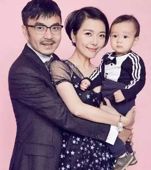 两大主持"一哥"私宅,汪涵一家三口奢华温馨,何炅孤身一人