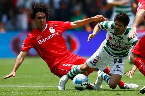 图文-墨西哥夏季联赛托卢卡队夺冠 激烈的比赛现场_国际足球-五洲热报