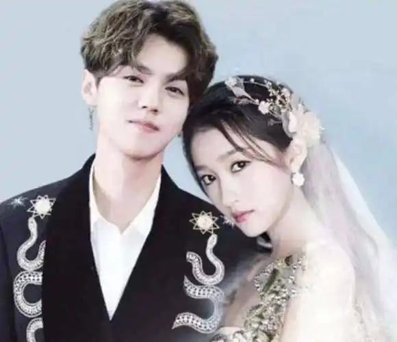 网友已经把鹿晗和关晓彤的结婚照都给p好了,所以大家都在等着两人结婚