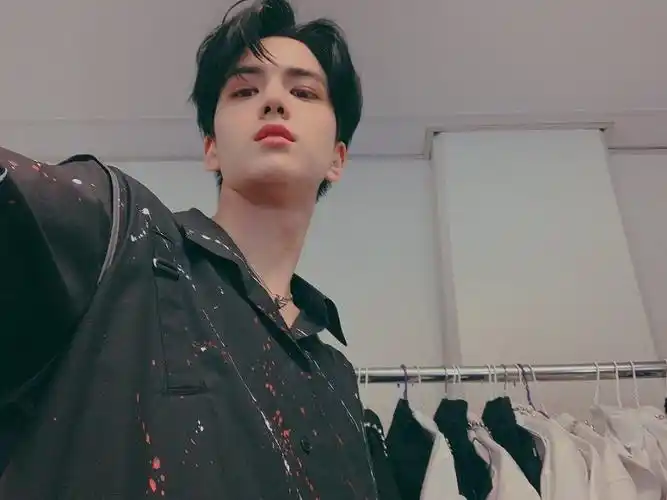 网友公认韩国新一代5位高颜值鲜肉男偶像最小只有17岁