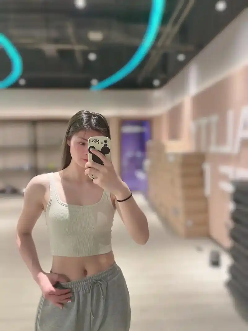 抖音图文来了 #撸铁女孩 175cm多少斤,才会看起来很瘦 - 抖音