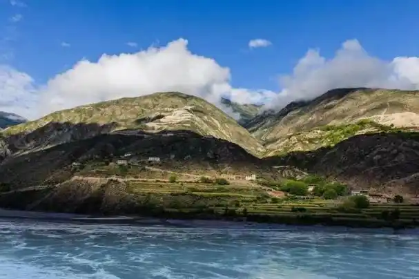 驴友拍摄的真实川藏公路风景(组图)