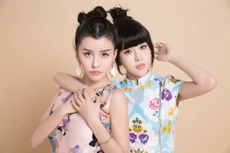 by2《桃花旗袍》mv打造性感"桃花舞"