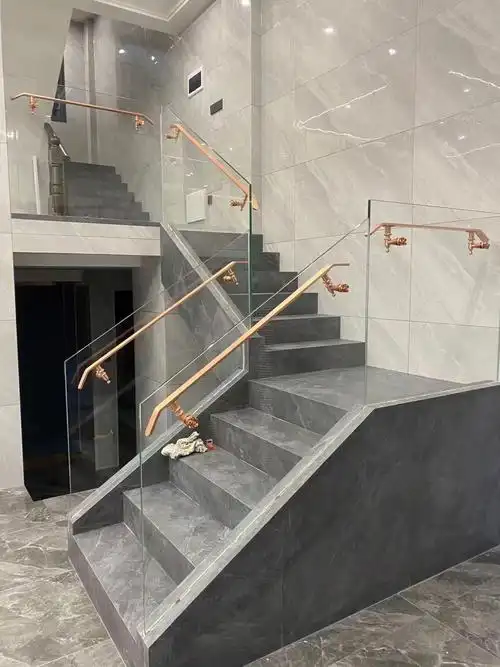 这种玻璃楼梯扶手谁能不喜欢呢