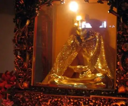 九华山有尊女性"肉身"佛,肤色与常人无异,专家至今无法解释