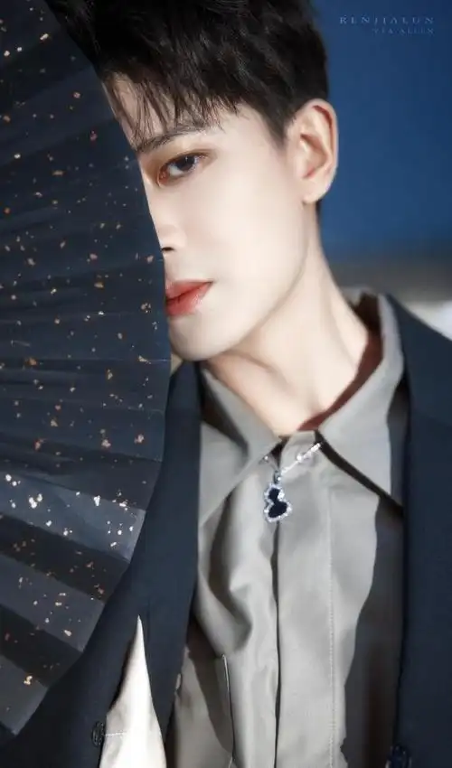 壁纸:任嘉伦美图