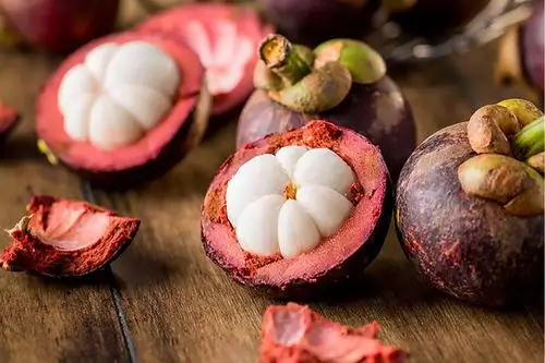 拥有清香甘甜的果肉的山竹是降火良品