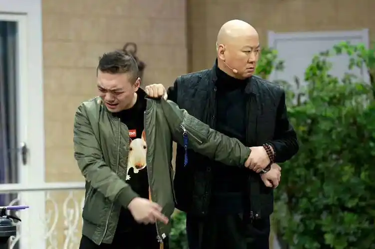 春晚|21次登春晚,因8个字被索赔1亿,57岁未婚无子的郭冬临痛并快乐着