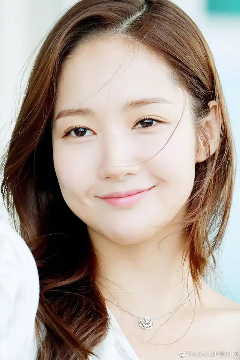 治愈系女神朴敏英机场随拍也如此撩人,微风凌乱了秀发拂过你的心