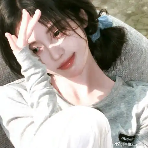 鞠婧祎今日营业啦,周末愉快 温柔居家女友风 每一张都可以当头像