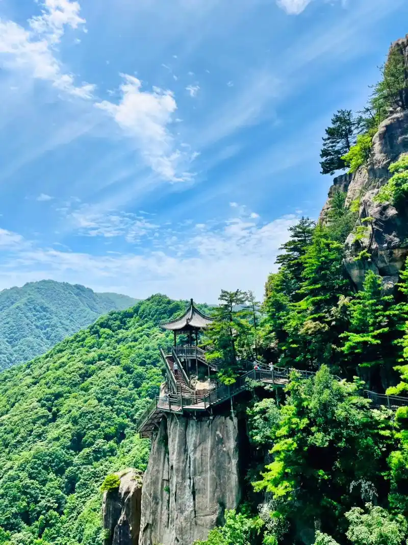 上下9个小时再登鸡峰山,虽极度疲惫,但却难掩喜悦之情,为自己 - 抖音