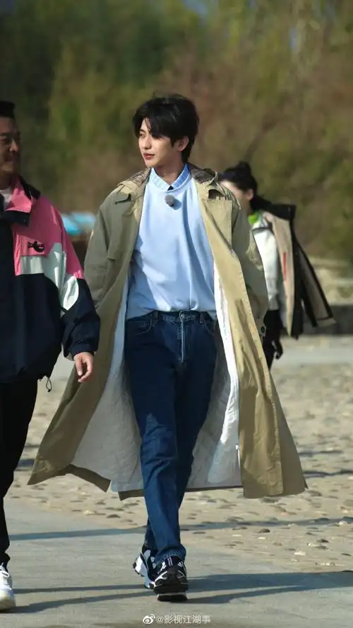 奔跑吧蔡徐坤##蔡徐坤夹棉风衣##蔡徐坤风衣造型