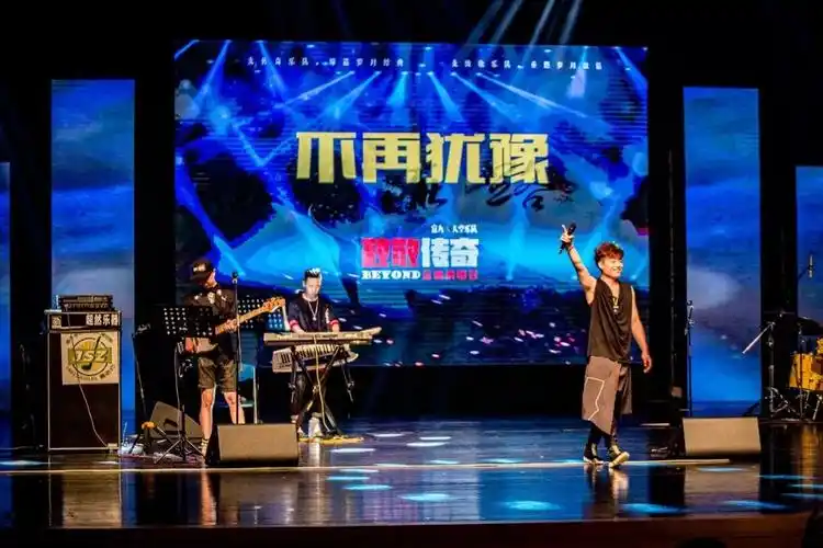 伴奏乐队:武汉天空乐队武汉天空乐队历届主唱:杨博 中国好声音李致贤