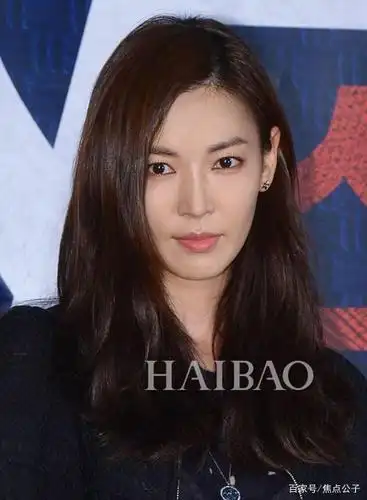 《夏娃的诱惑》到后来的《七剑》,留着披肩长发,表情寂寞的金素妍美