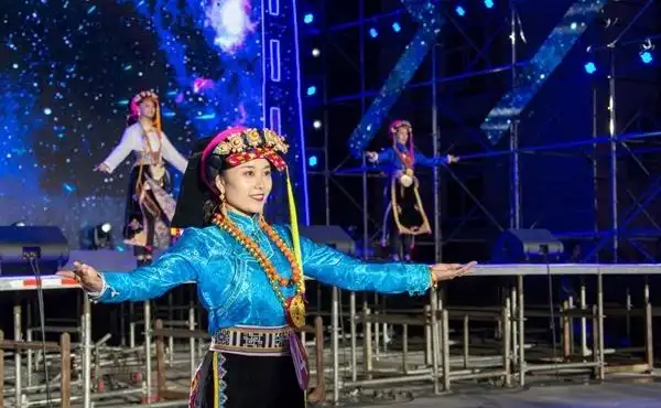 嘉绒藏族美女四川丹巴争艳 新一届"金花"名叫德吉拉姆 - 265学校教育