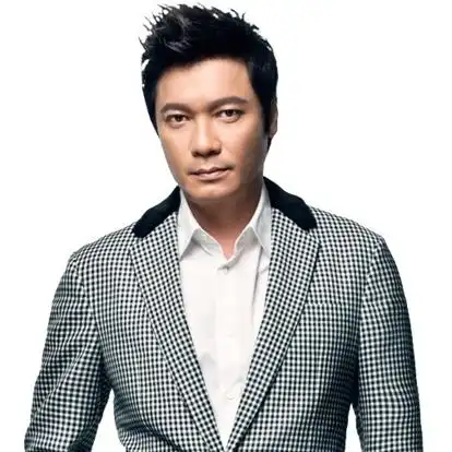 1996年凭借时装剧《天地男儿》中反派徐家立走红,1999年在商战414