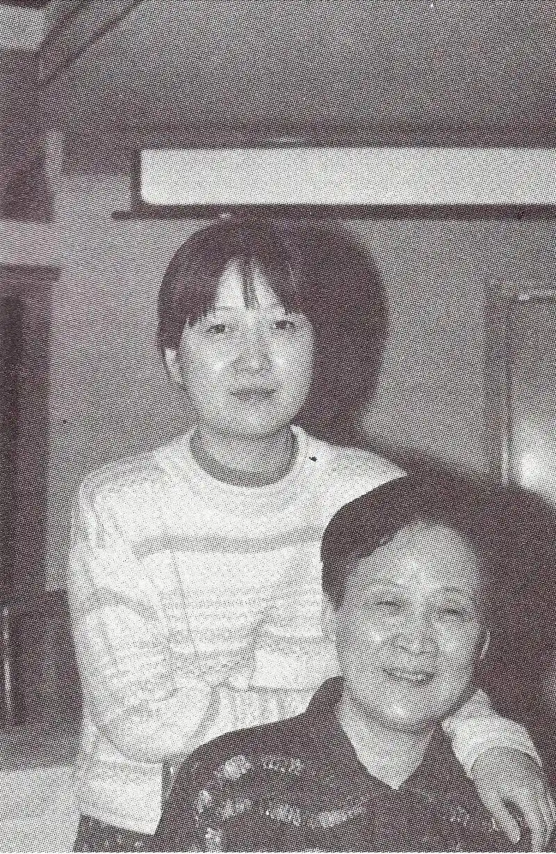 老照片(528)演员梁天的妹妹梁欢和母亲作家谌容. - 抖音