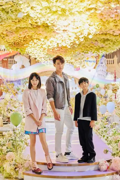 吴尊一家四口办豪华庆生会大方宴请数十桌粉丝又豪又宠粉