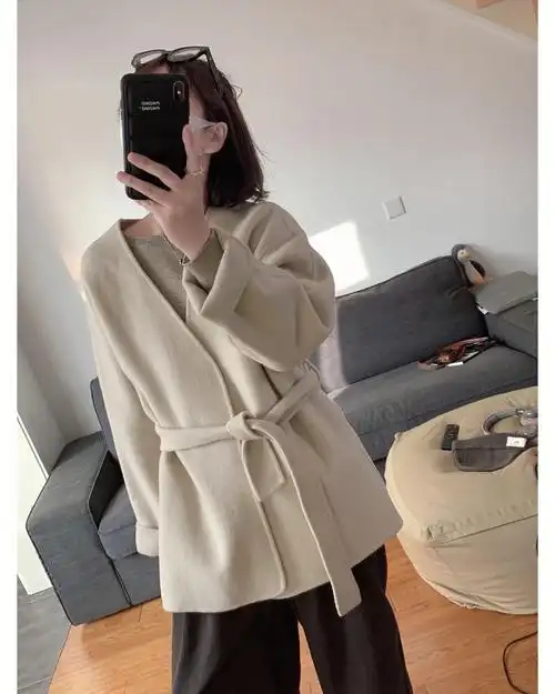 今年买到最爱的米杏色羊绒大衣