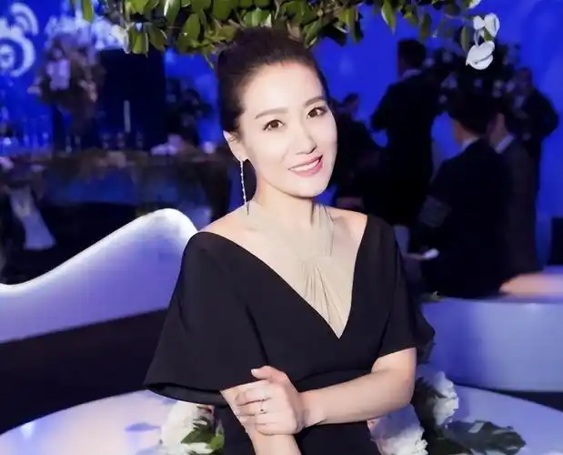 回顾12次登上春晚6次献唱奥运嫁给院士邓中翰的谭晶怎样了