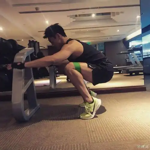 35岁郑恺为拍片增肥40斤,又瘦回肌肉人,网友:胖瘦自如