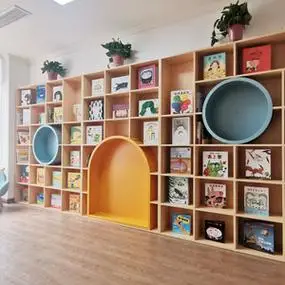 大型绘本馆幼儿园异形拱门书柜图书馆培训机构儿童阅读区造型书架