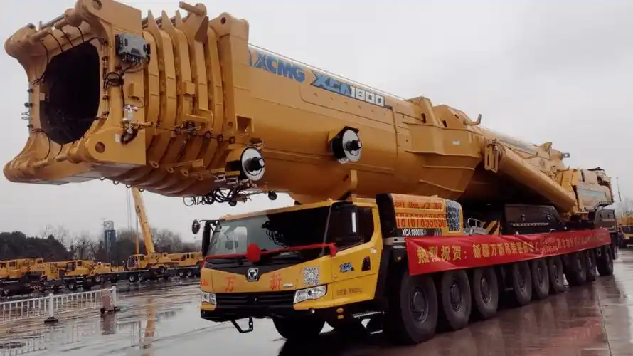 提车新疆万新吊装拿下西北区最大徐工汽车吊xca1800和全能产品qay650a