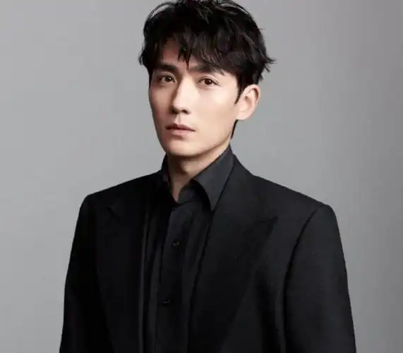 有种证件照叫朱一龙卸妆容后令人傻眼网友真实颜值竟长这样