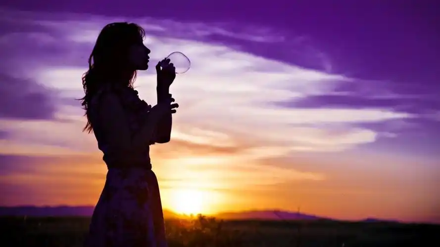 一个人的黄昏女生背影图片,高清壁纸,图片,时光记忆-回车桌面