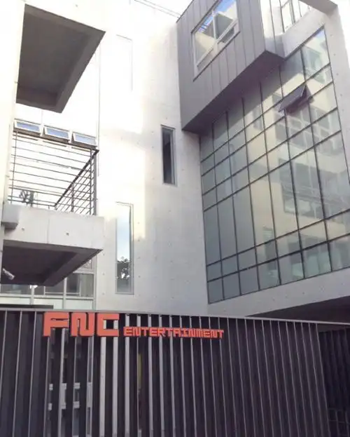 探访韩国的经纪公司和观览韩国"涂鸦秀hero"全新的视觉之旅