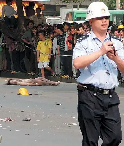 失控轿车撞死6人