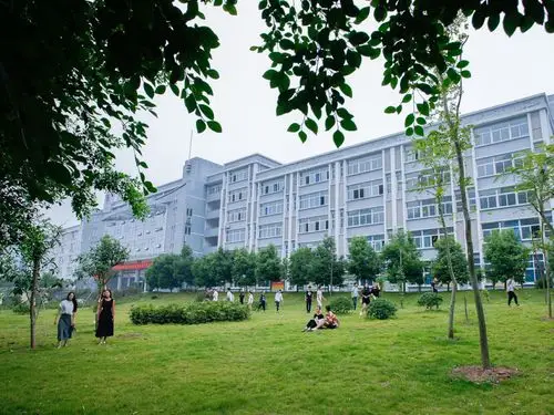 重庆应用技术职业学院