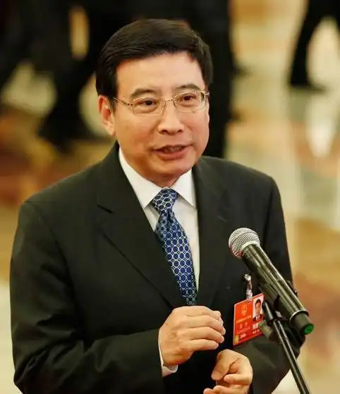 工信部部长苗圩:三年来,我国宽带用户的资费单价下降了90%,移动用户