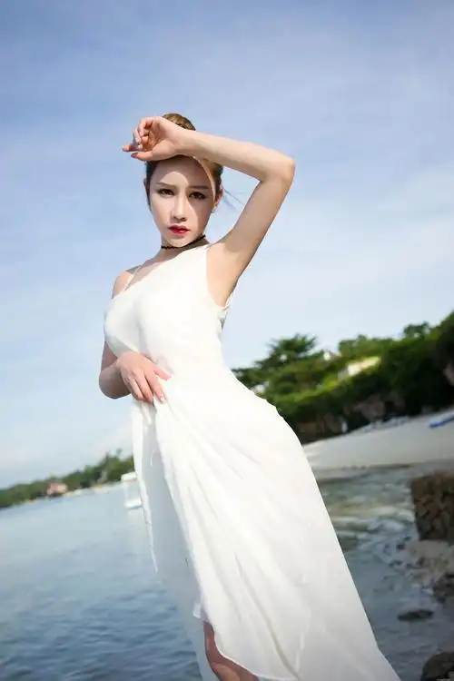 情,浅浅的升华,爱,默默的在心里,而后,成花,成果,在滋生成茧,凝结在心