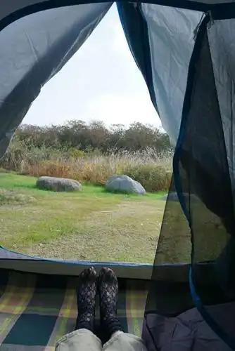 搭帐篷时我不是仙女,手脚并用.终于准备妥当,钻进来啦.